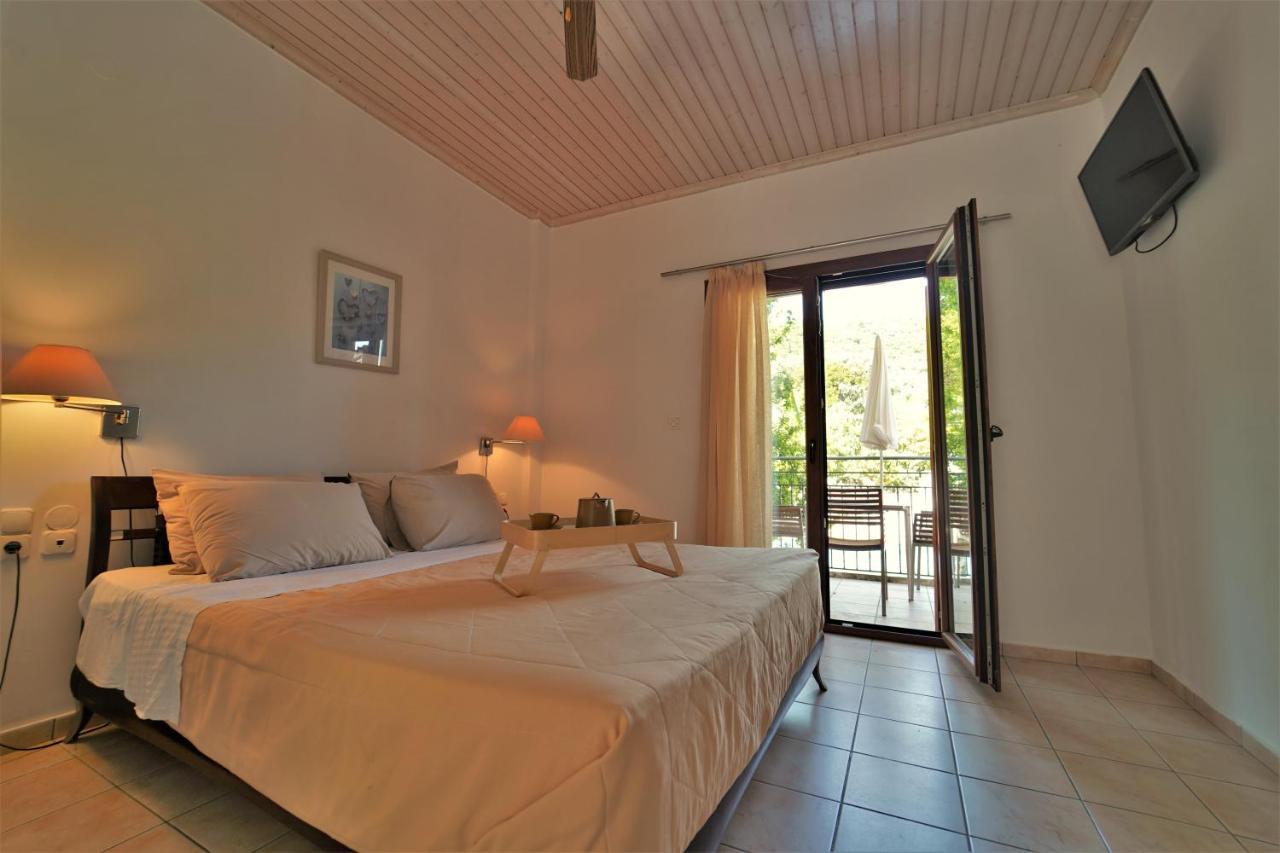 Bella Vista Hotel Studios & Apartments Parga Exterior photo