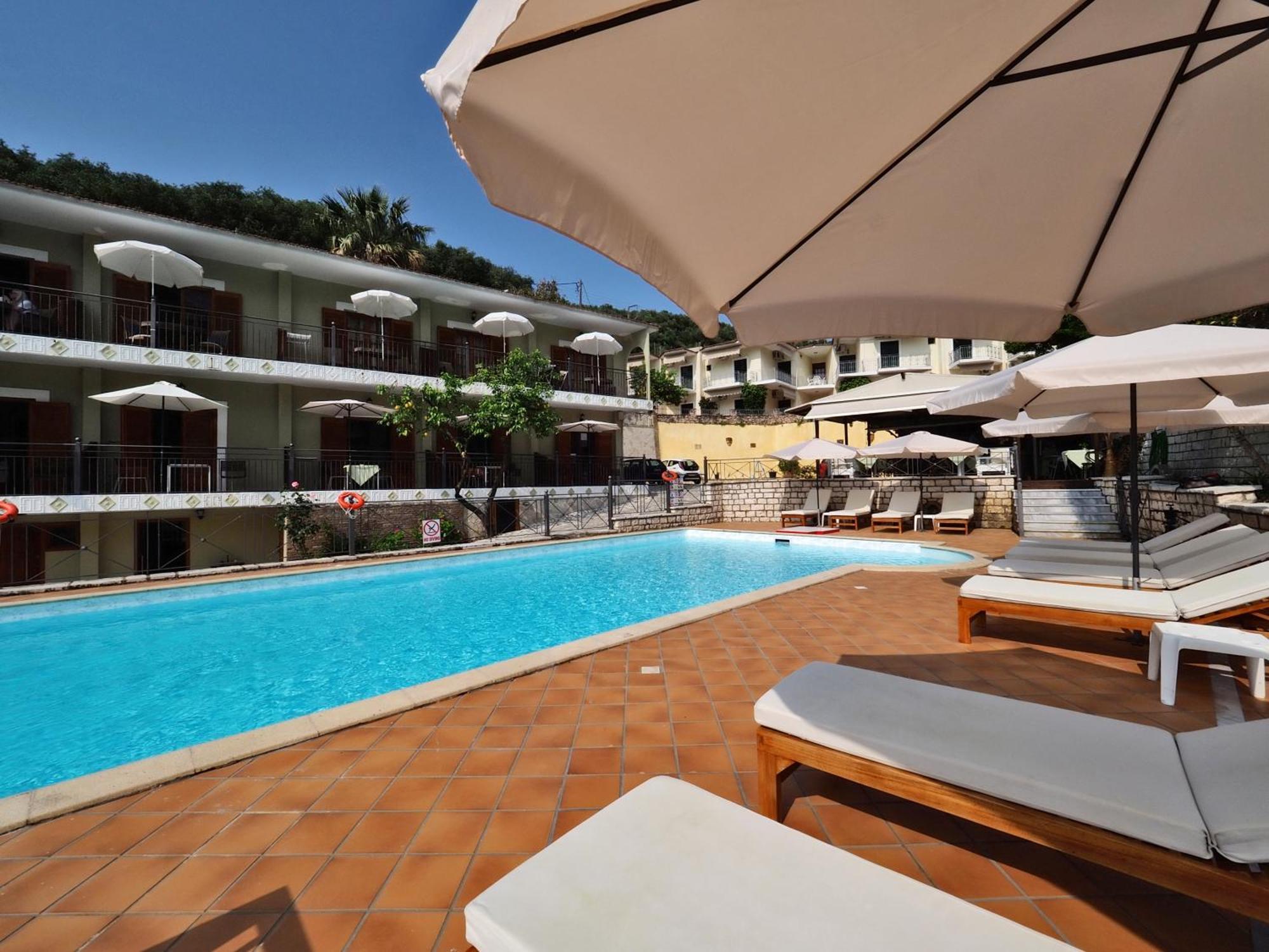 Bella Vista Hotel Studios & Apartments Parga Exterior photo